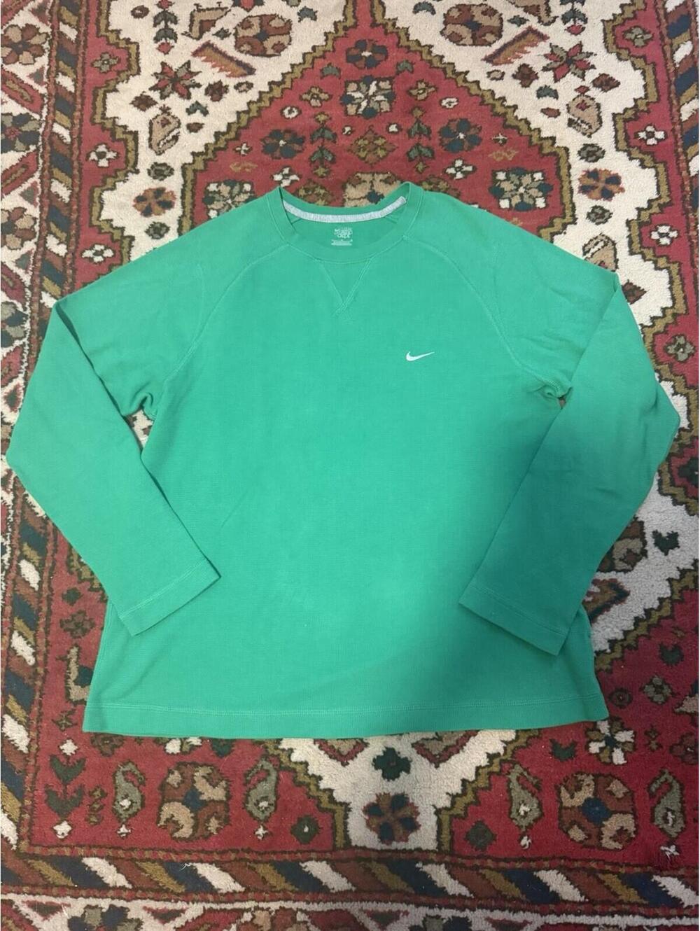 Nike The Athletic Dept Men's Long Sleeve Crew Neck Athletic Fit Tee Green L